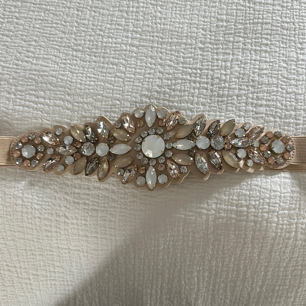 Accent belt